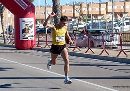 Miembro del Club Atletismo Aspis, durante una carrera esta temporada.