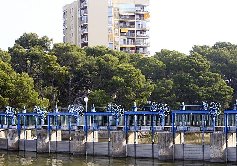 Las compuertas de la Albufera en una imagen de archivo.