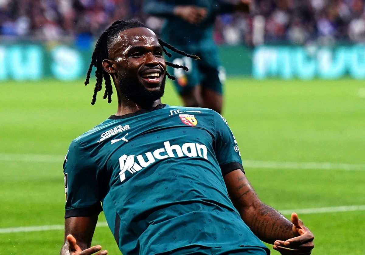 Goduine Koyalipou celebra un gol.