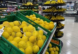 Stand de limones de la sección de frutas y hortalizas del Mercadona.