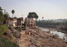 Un tramo del barranco de l'Horteta junto a varias viviendas en una imagen de archivo.