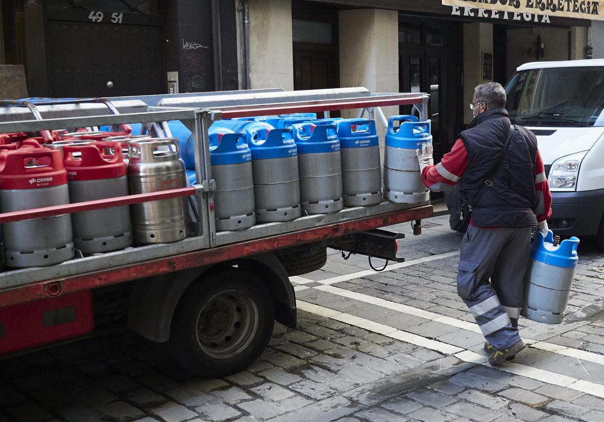 Reparto de botellas de butano, en una imagen de archivo.