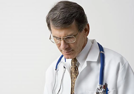 Un doctor, en una imagen de archivo.