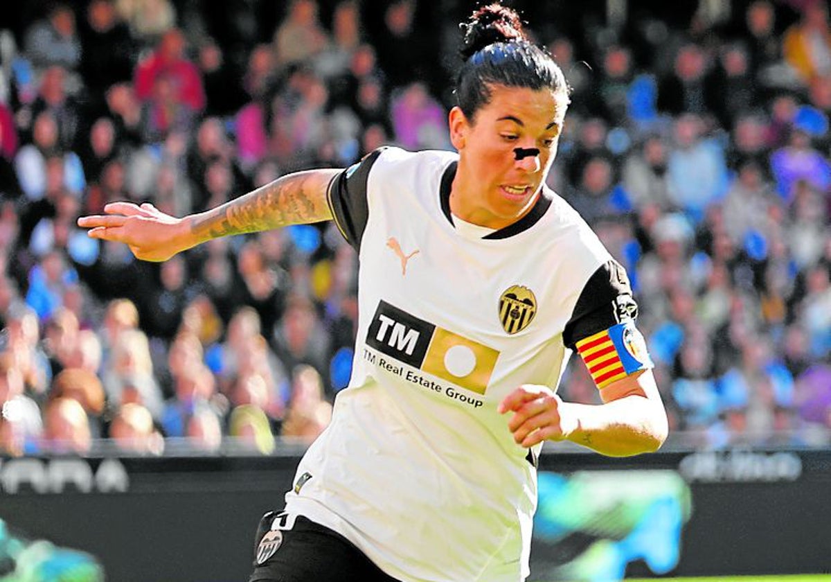 Marta Carro, en un partido del Valencia.