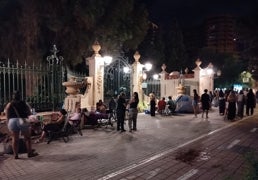 Toda la noche a la intemperie para conseguir un palco para la Batalla de Flores