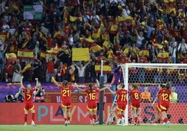 España celebra la clasificación para la final