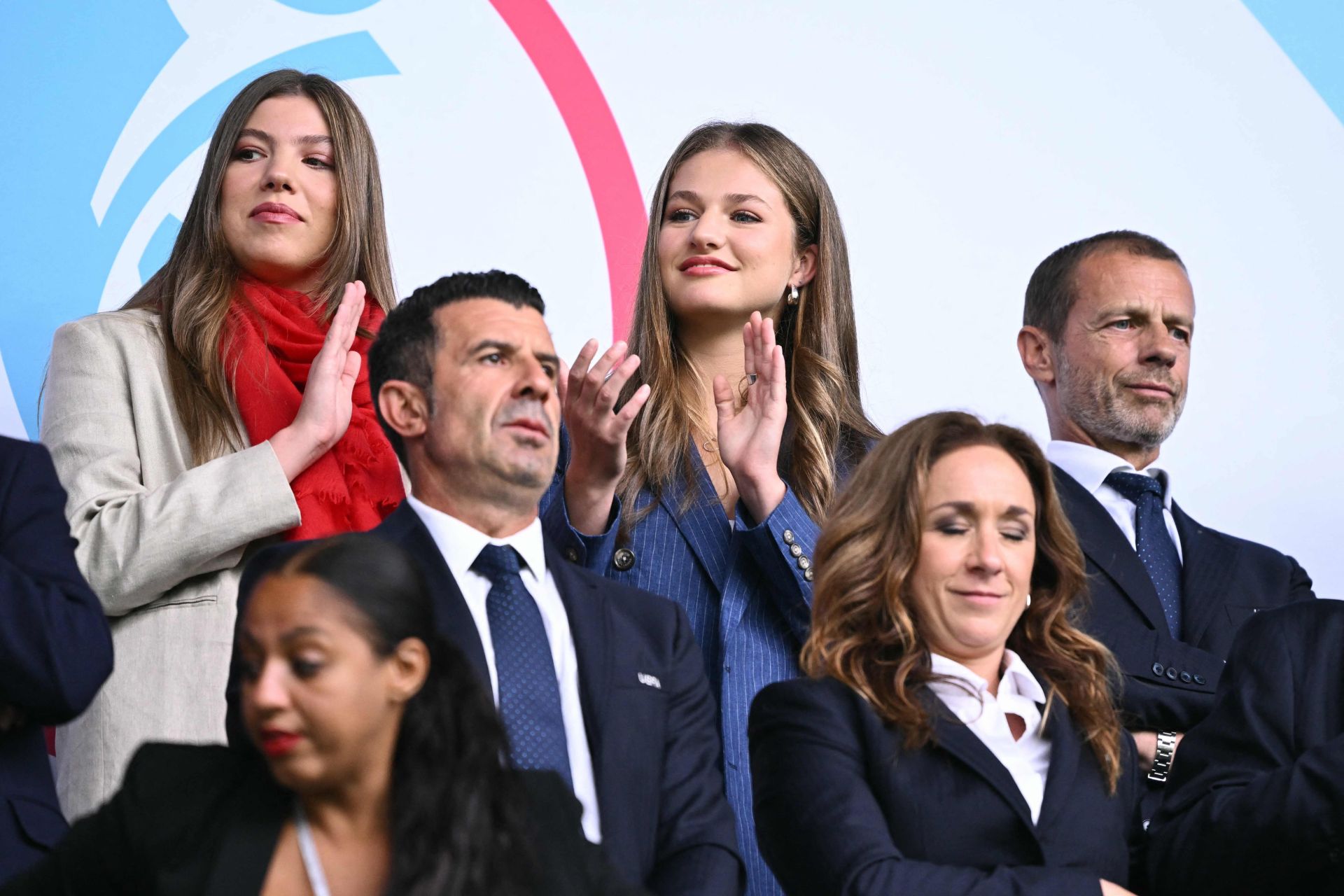 La princesa Leonor y la infanta Sofía apoyan a la selección femenina en Suiza