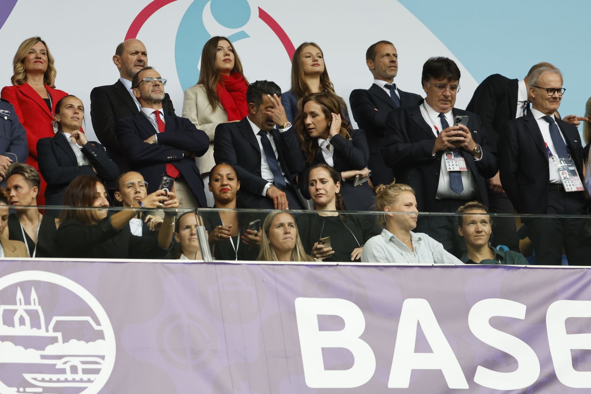 La princesa Leonor y la infanta Sofía apoyan a la selección femenina en Suiza