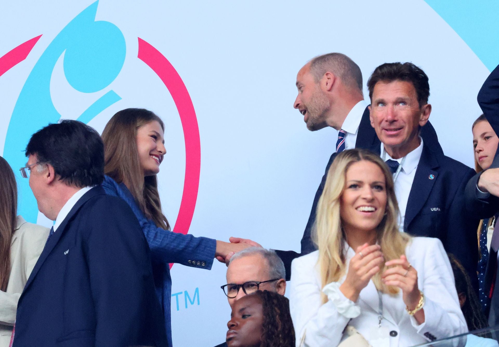 La princesa Leonor y la infanta Sofía apoyan a la selección femenina en Suiza