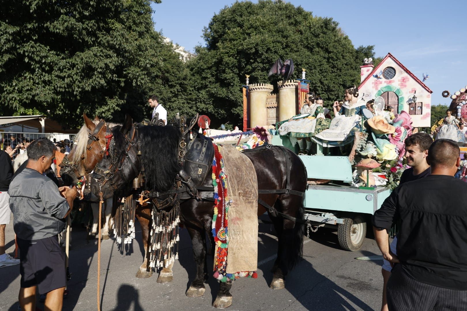 Fotos | La Batalla de Flores pone el broche de oro a la Feria de Julio de Valencia