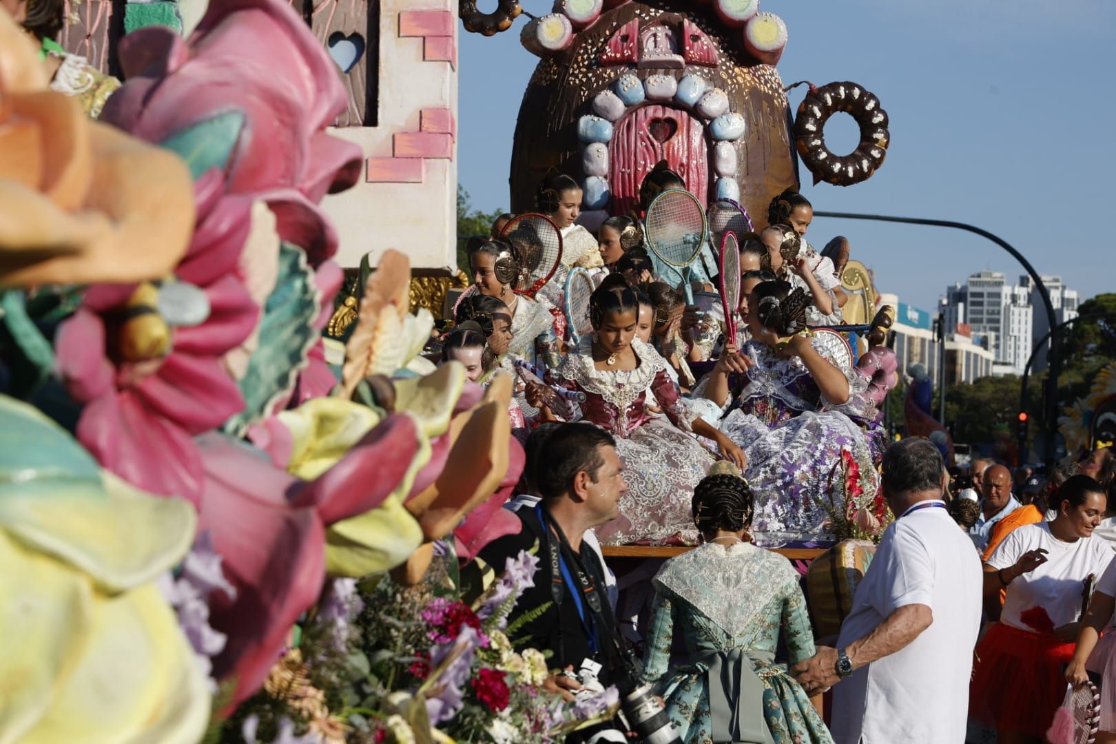 Fotos | La Batalla de Flores pone el broche de oro a la Feria de Julio de Valencia
