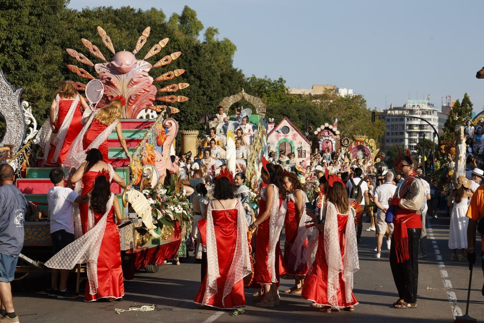 Fotos | La Batalla de Flores pone el broche de oro a la Feria de Julio de Valencia
