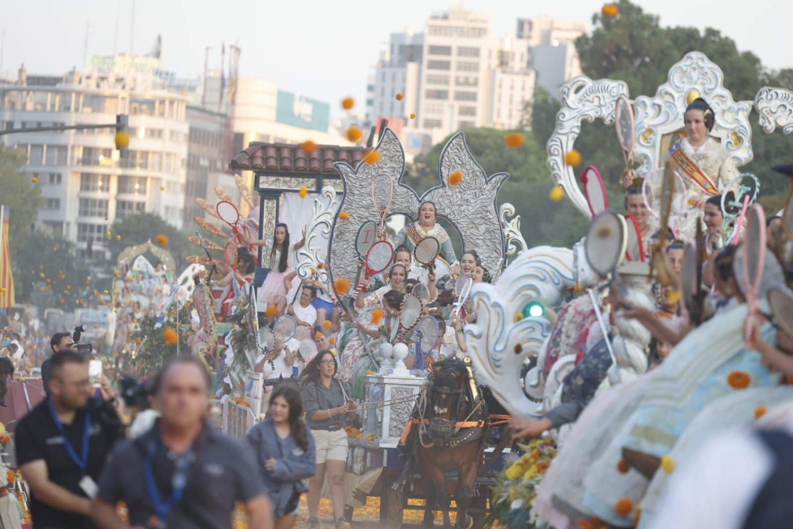 Fotos | La Batalla de Flores pone el broche de oro a la Feria de Julio de Valencia
