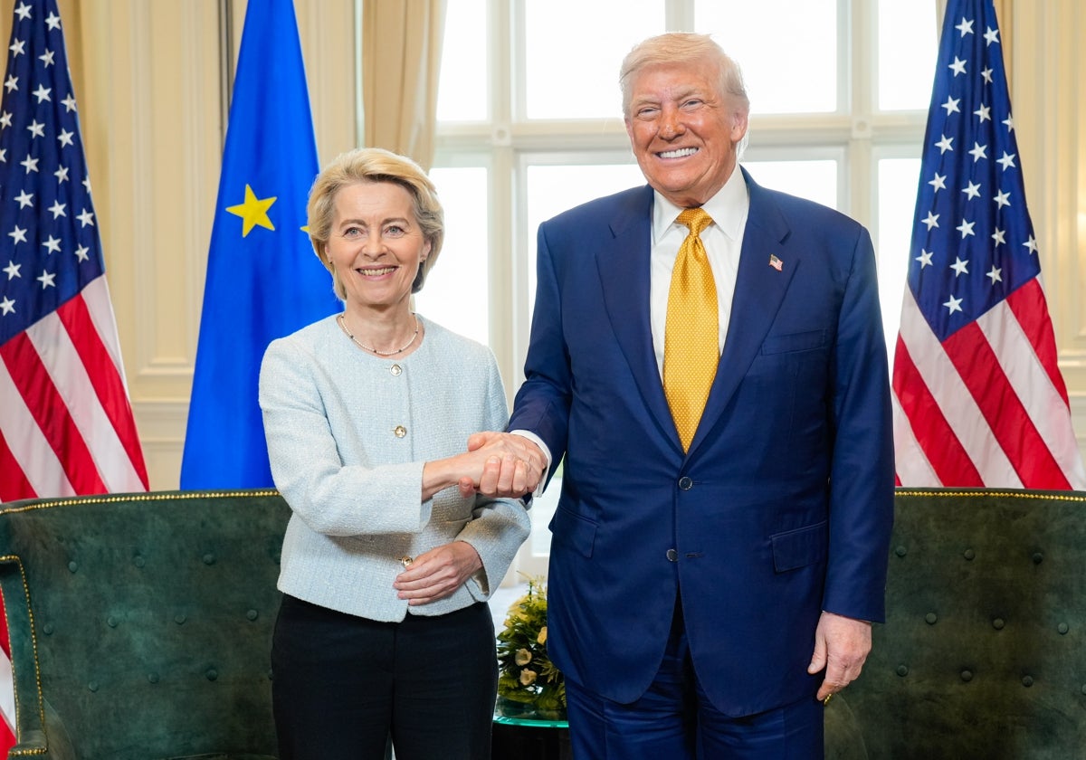 Úrsula Von Der Leyen y Trump tras pactar la bajada de aranceles al 15%