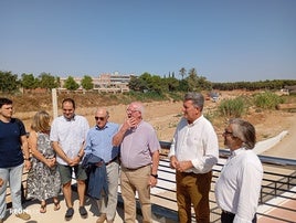 Martínez Mus en su visita a Paiporta.