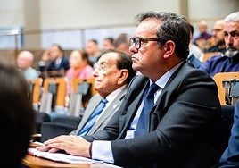 Braulio en una junta general de accionistas.