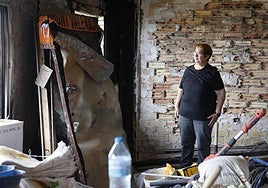 Geles, en el lugar donde se originó el fuego que calcinó su piso.