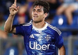 Iván Azón celebra un gol.