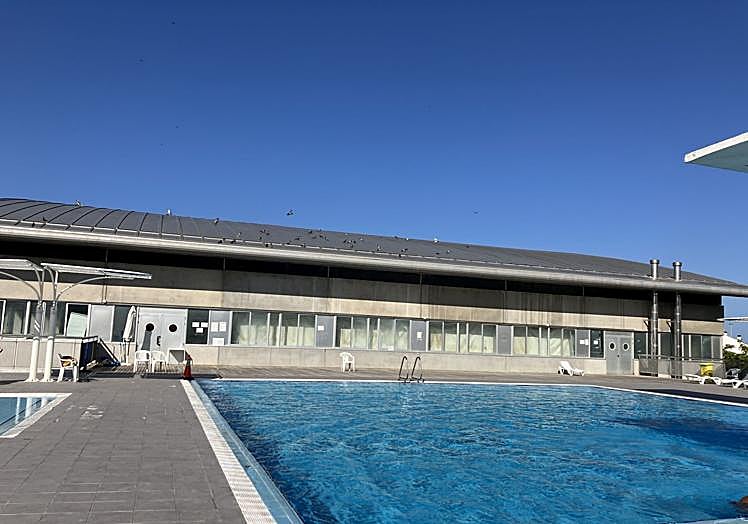 Piscina descubierta del Polideportivo y canchas de tenis