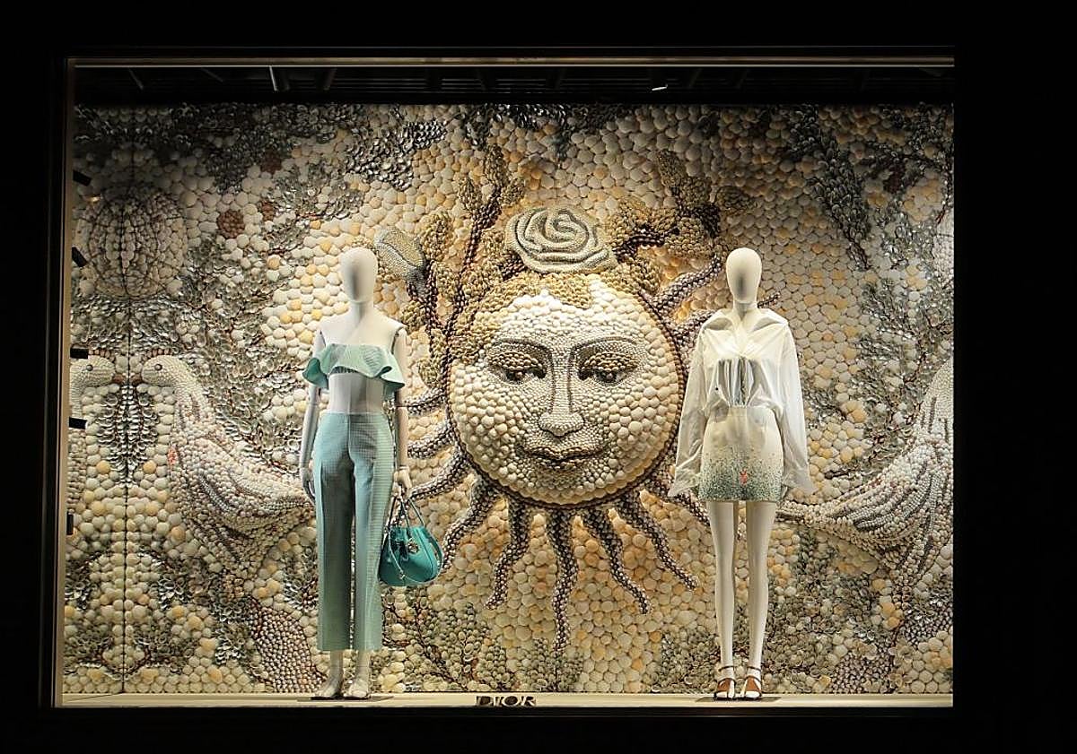 Imagen principal - Algunas de las instalaciones creadas por el equipo de Acierta.