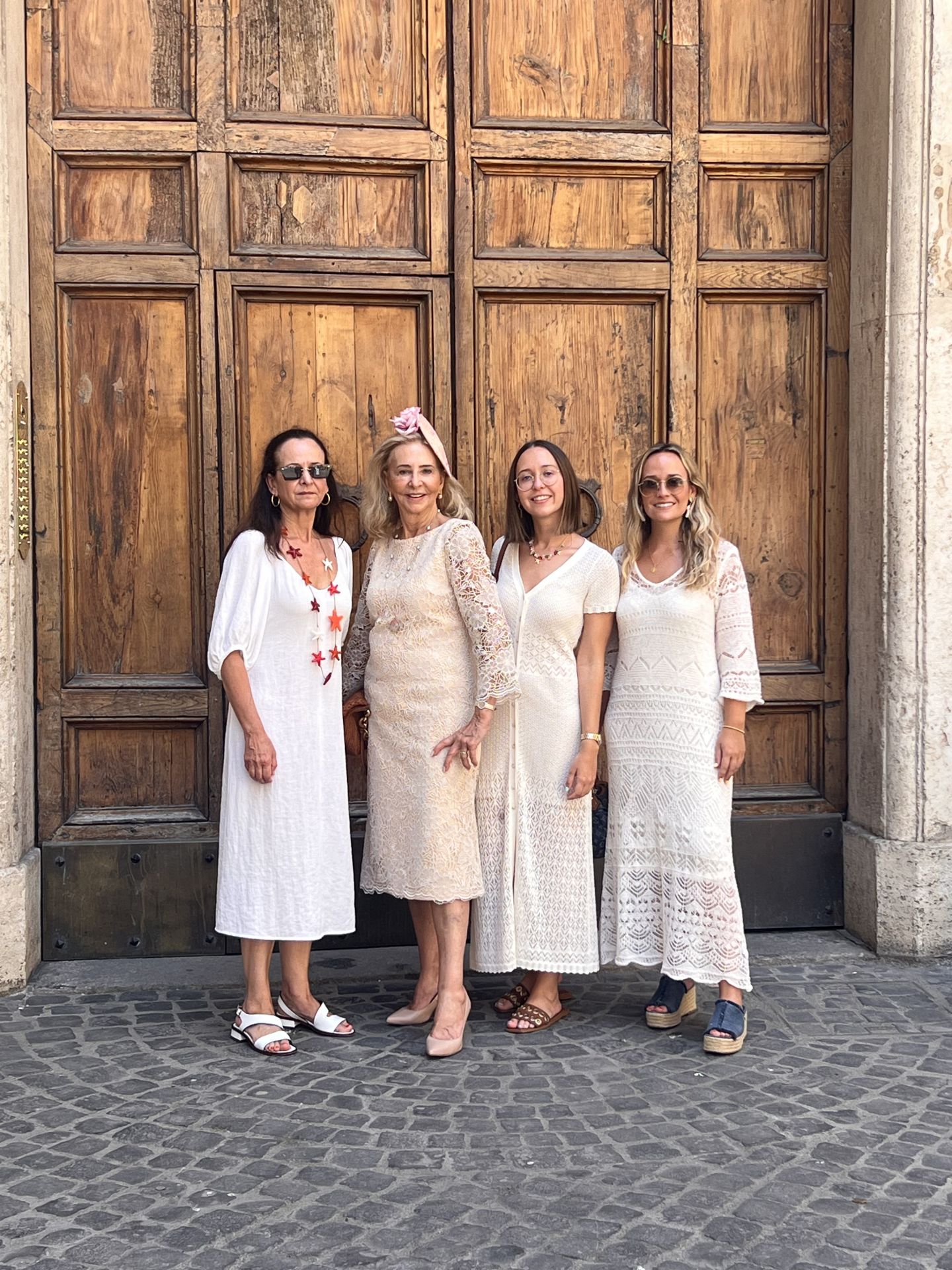 Mayrén Beneyto con su hija y sus nietas.