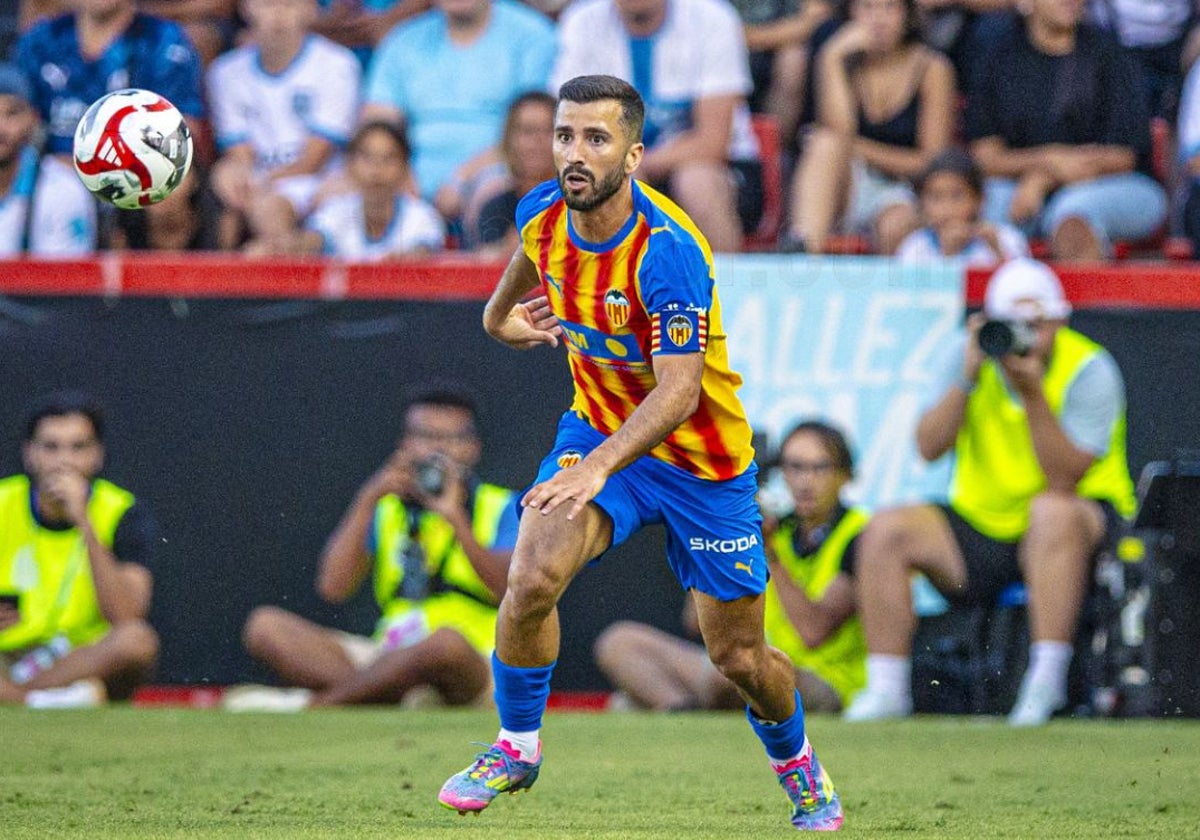 José Luis Gayá, durante una acción de la primera parte.