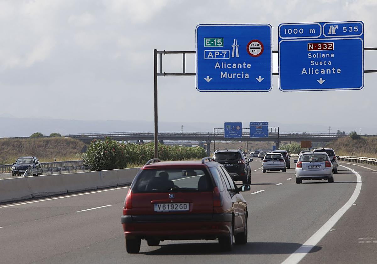Accesos a la autopista A7, dirección Alicante.