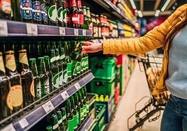 Pasillo de la cerveza de un supermercado.