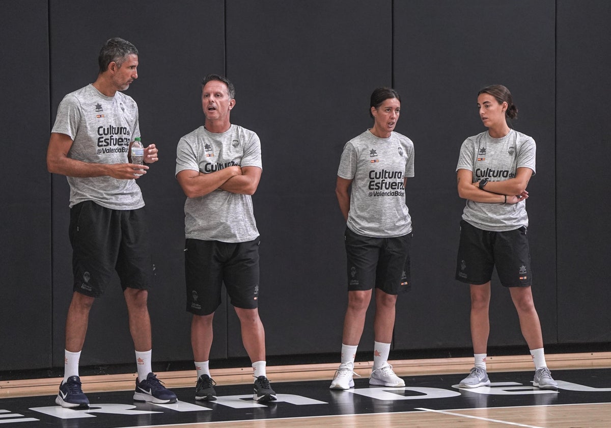 El staff técnico al completo del Valencia Basket.