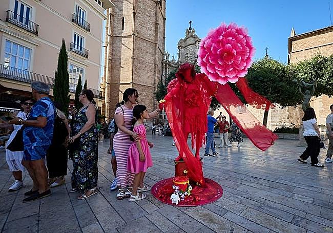 Polo, la estatua humana de la Plaza de la Reina