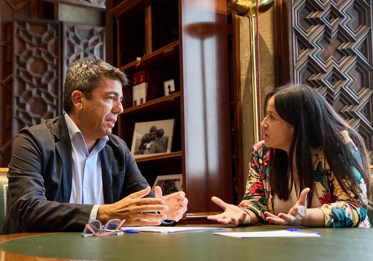 Un momento de la reunión entre el presidente de la Generalitat y la alcaldesa.