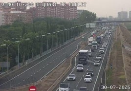 Atascos en la V-30 este miércoles, 30 de julio.