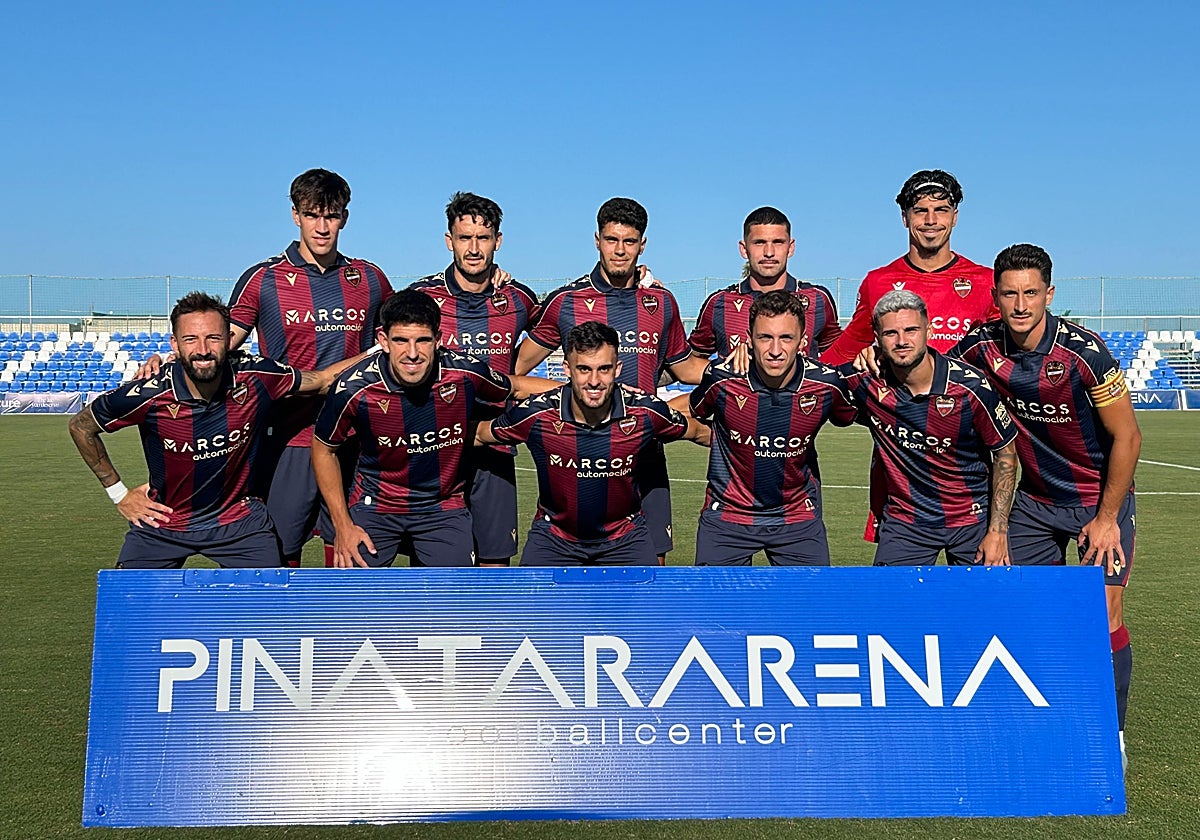 La alineación del Levante frente al Neom SC.
