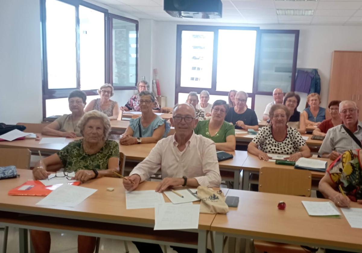 Alumnos de la escuela de adultos.