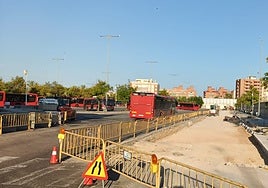 Trabajos de reasfaltados en las cocheras de EMT València.
