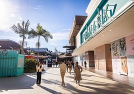 El incendio se ha producido en un cuatro eléctrico en la segunda planta del establecimiento.