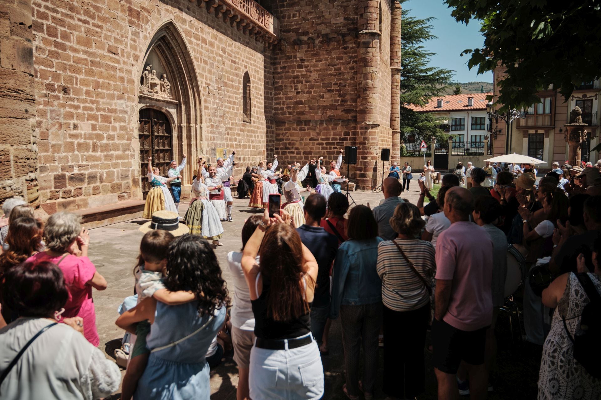 La paella más solidaria con la zona cero se cocina a 600 kilómetros de Valencia