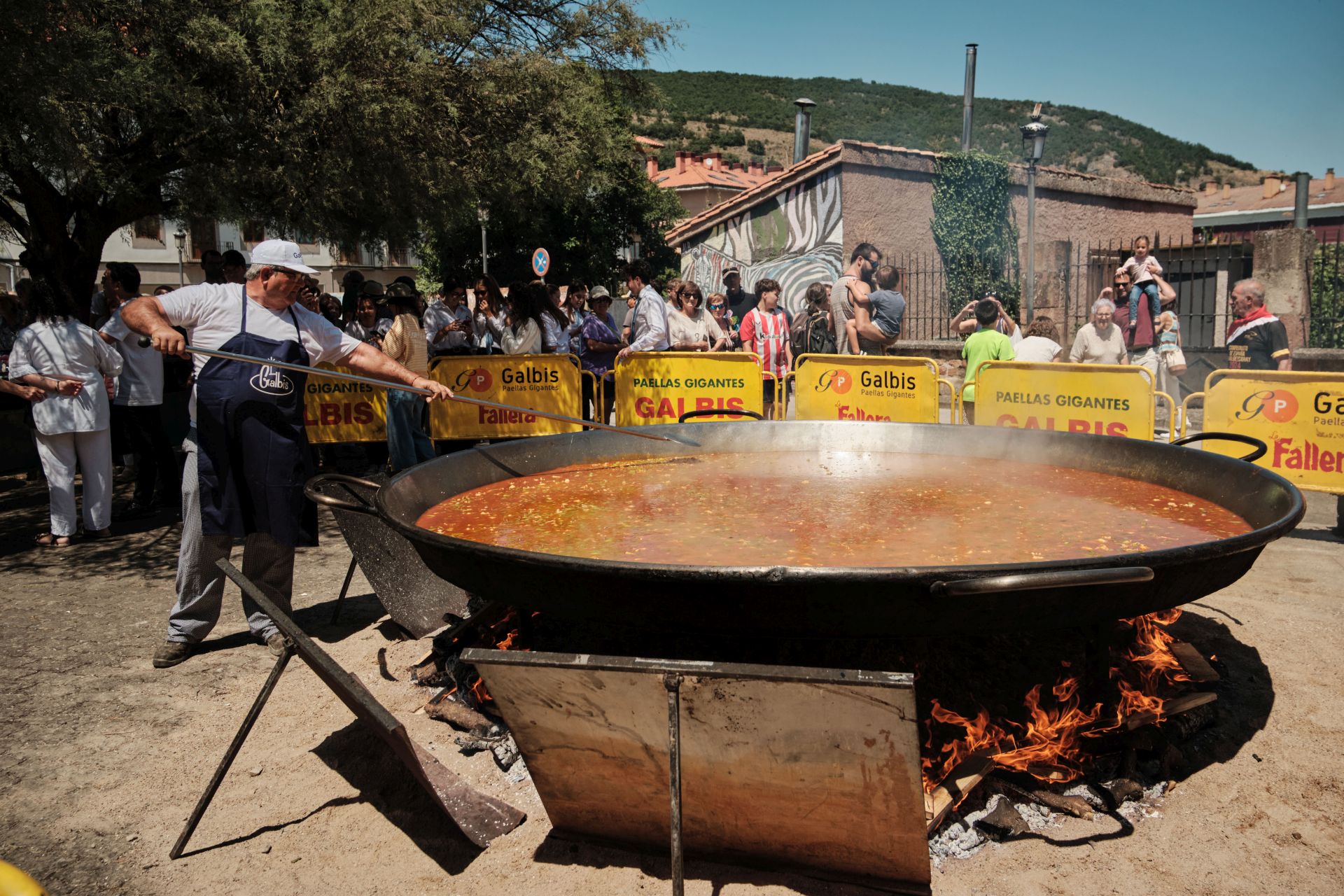 La paella más solidaria con la zona cero se cocina a 600 kilómetros de Valencia