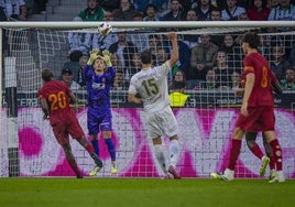 Julen Agirrezabala, ante el Mönchedgladbach.