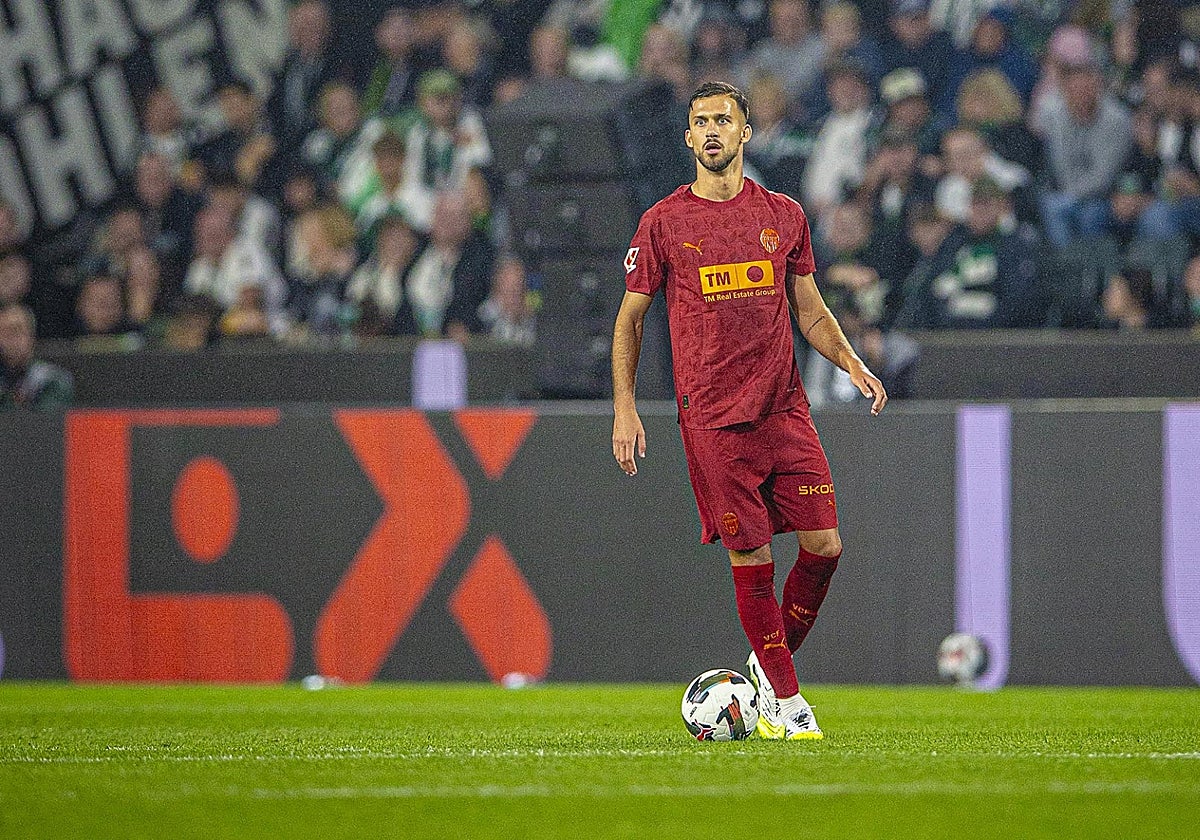 José Copete, durante el partido de ayer del Valencia CF.