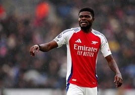 Thomas Partey, durante un partido con el Arsenal.