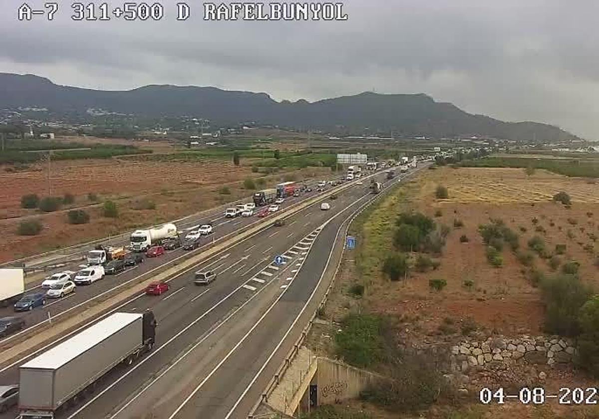 Imagen del atasco a la altura de Rafelbunyol.