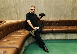 Betto García, con una de sus creaciones.