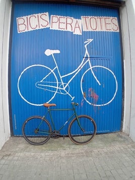 Taller social donde reparan las bicis.