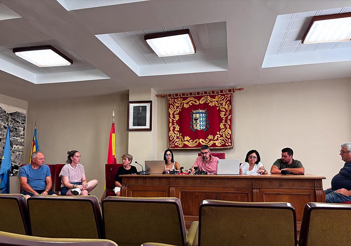 Pleno en el Ayuntamiento de Tuéjar.