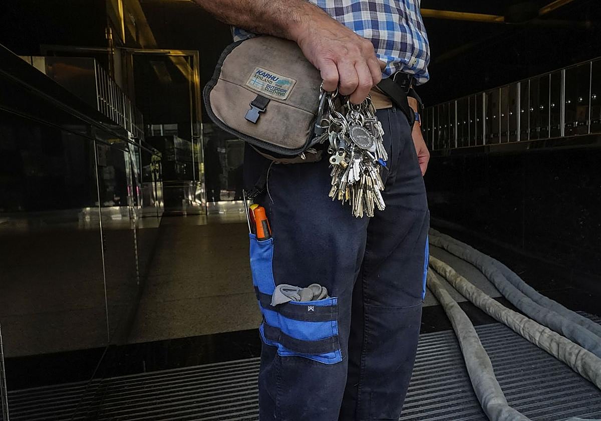 Un conserje en una comunidad de vecinos.