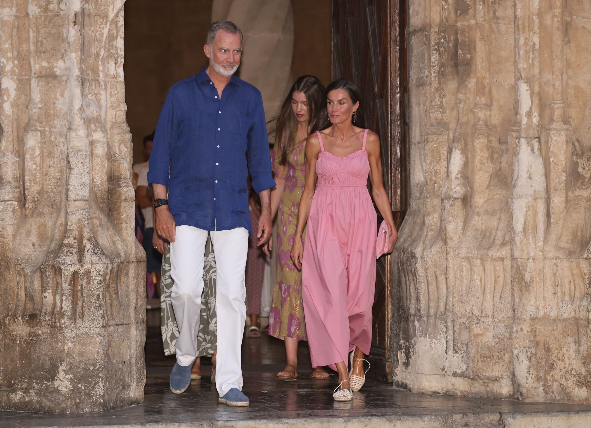 Los Reyes y sus hijas visitan una exposición de Joan Miró en Palma