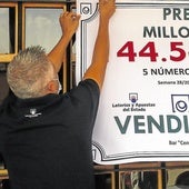 Una pareja de ganadores de un premio millonario de Euromillones. Imagen de archivo.