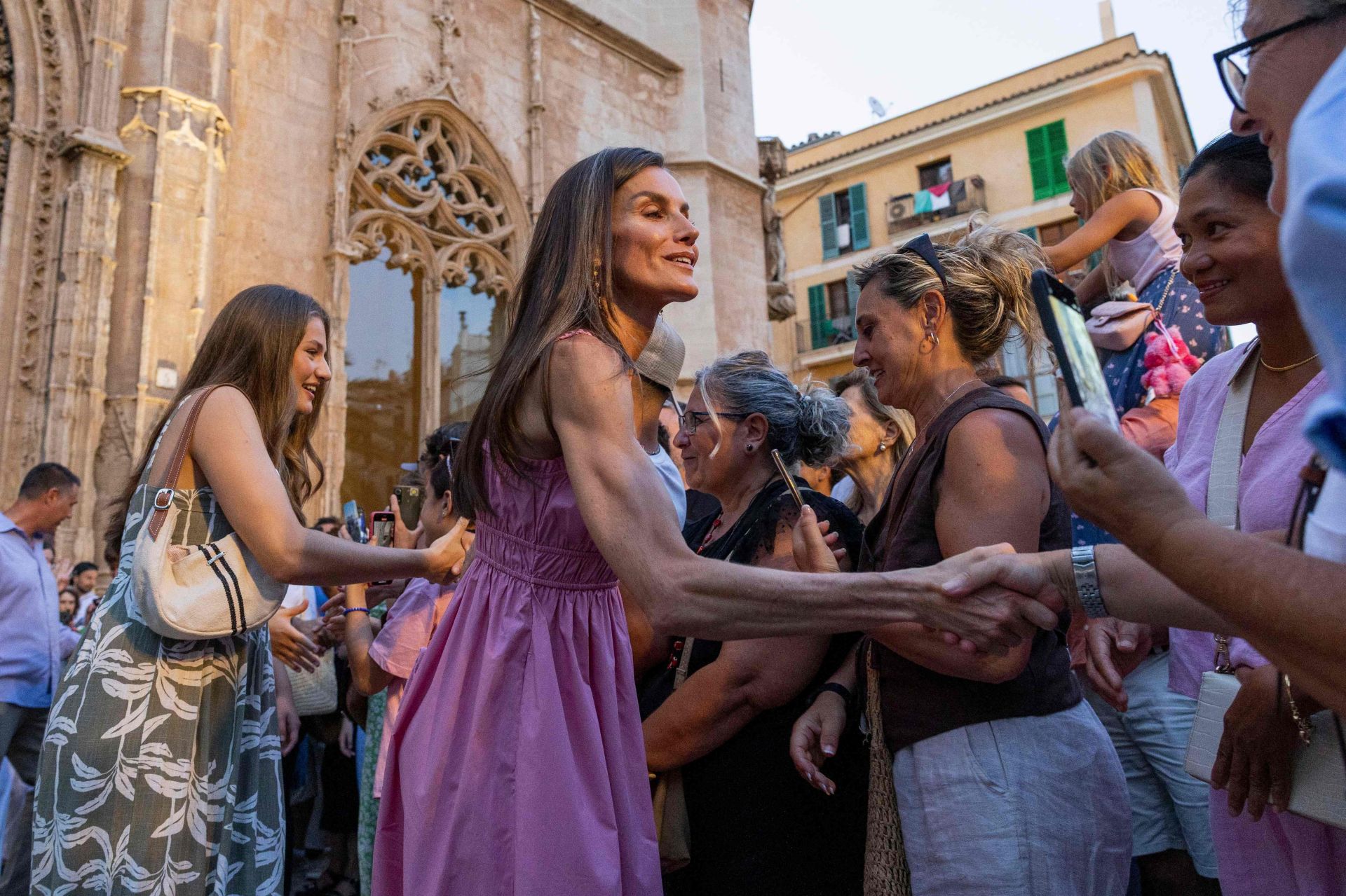 La reina Letizia deslumbra en su último día en Mallorca