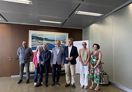 Concejales y funcionarios públicos del Instituto Cartográfico Valenciano tras la reunión